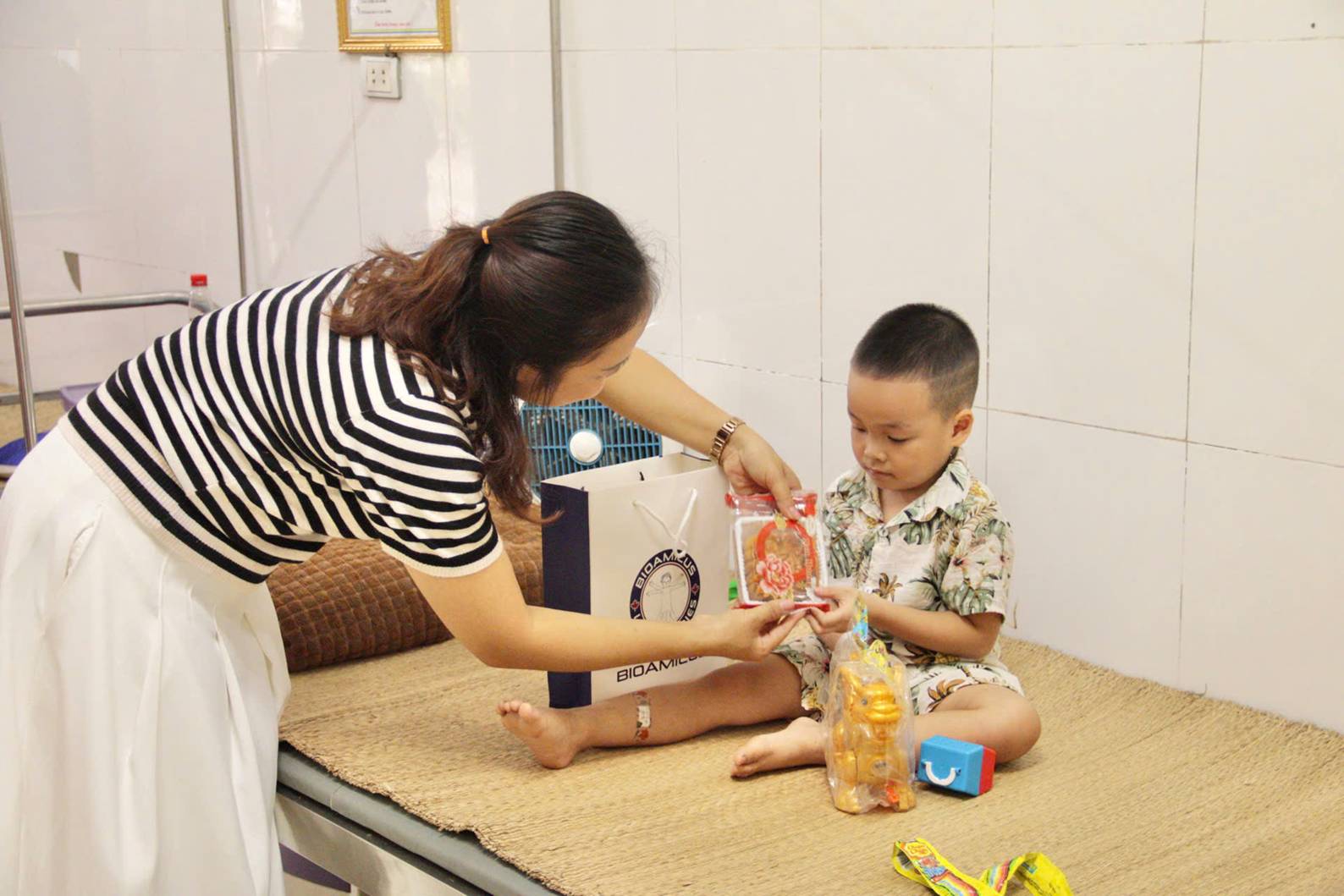 A person giving a gift to a child

AI-generated content may be incorrect.